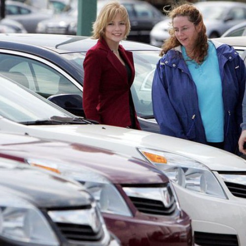 Autodealer blijft onmisbaar, ook voor jongeren